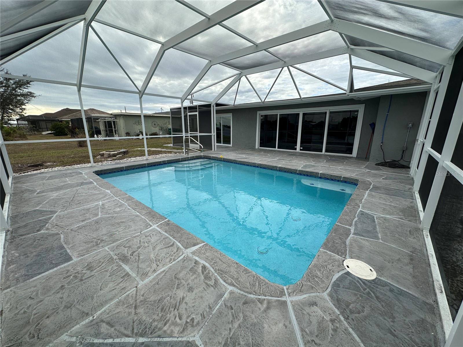 Image 23 of 35 For 717 Crestview Circle Nw