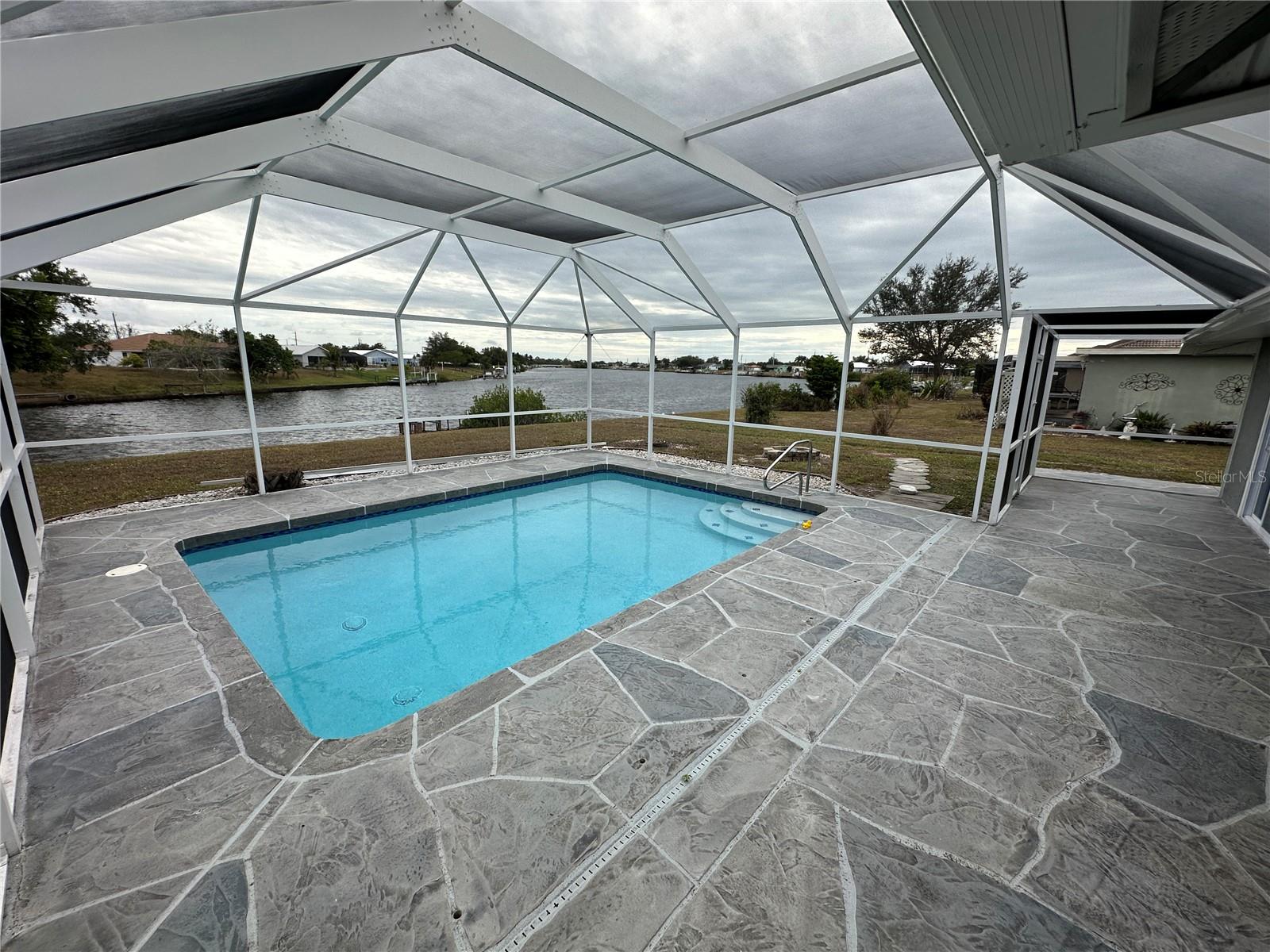 Image 24 of 35 For 717 Crestview Circle Nw