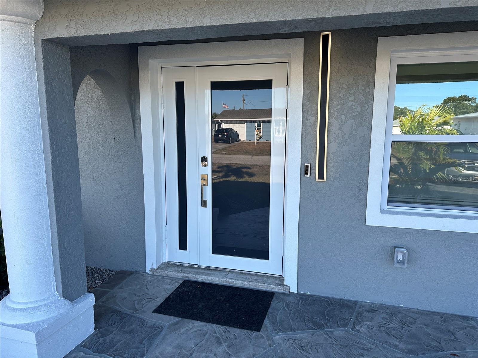 Image 3 of 35 For 717 Crestview Circle Nw