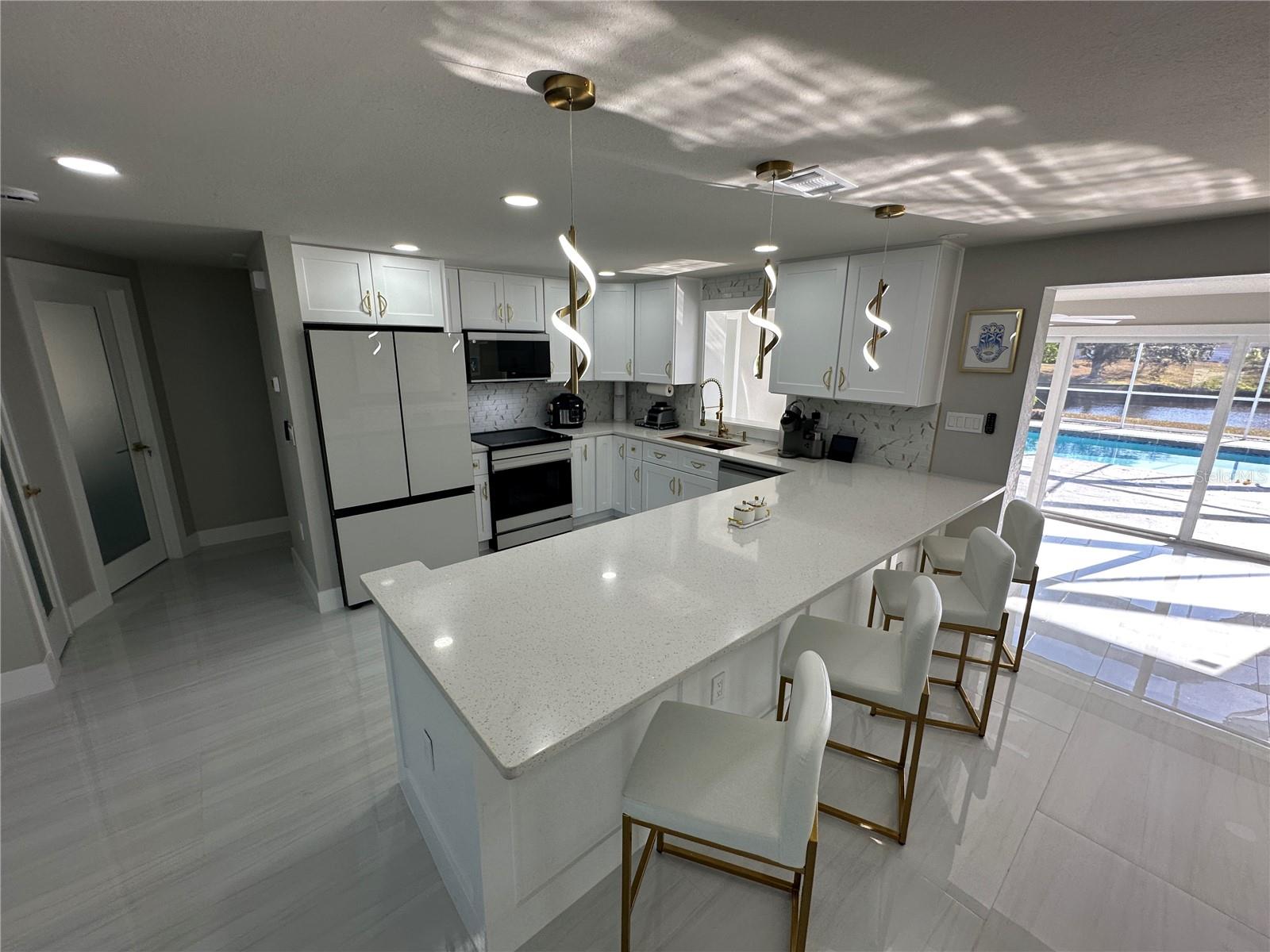 Image 7 of 35 For 717 Crestview Circle Nw