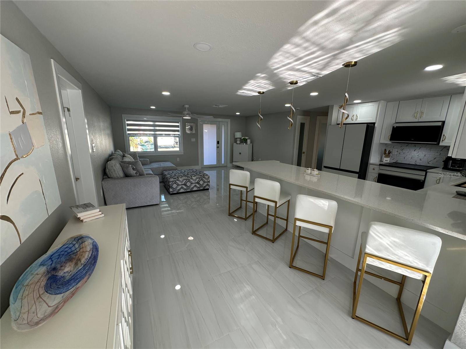 Image 8 of 35 For 717 Crestview Circle Nw