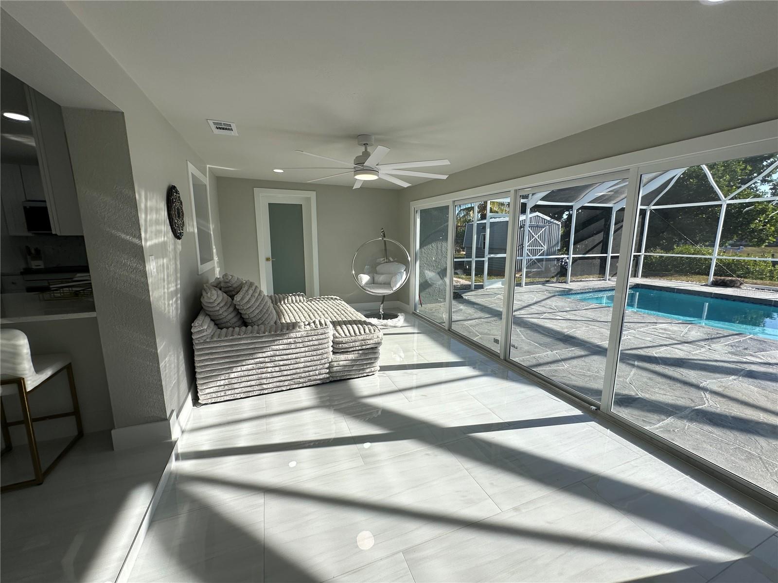 Image 9 of 35 For 717 Crestview Circle Nw