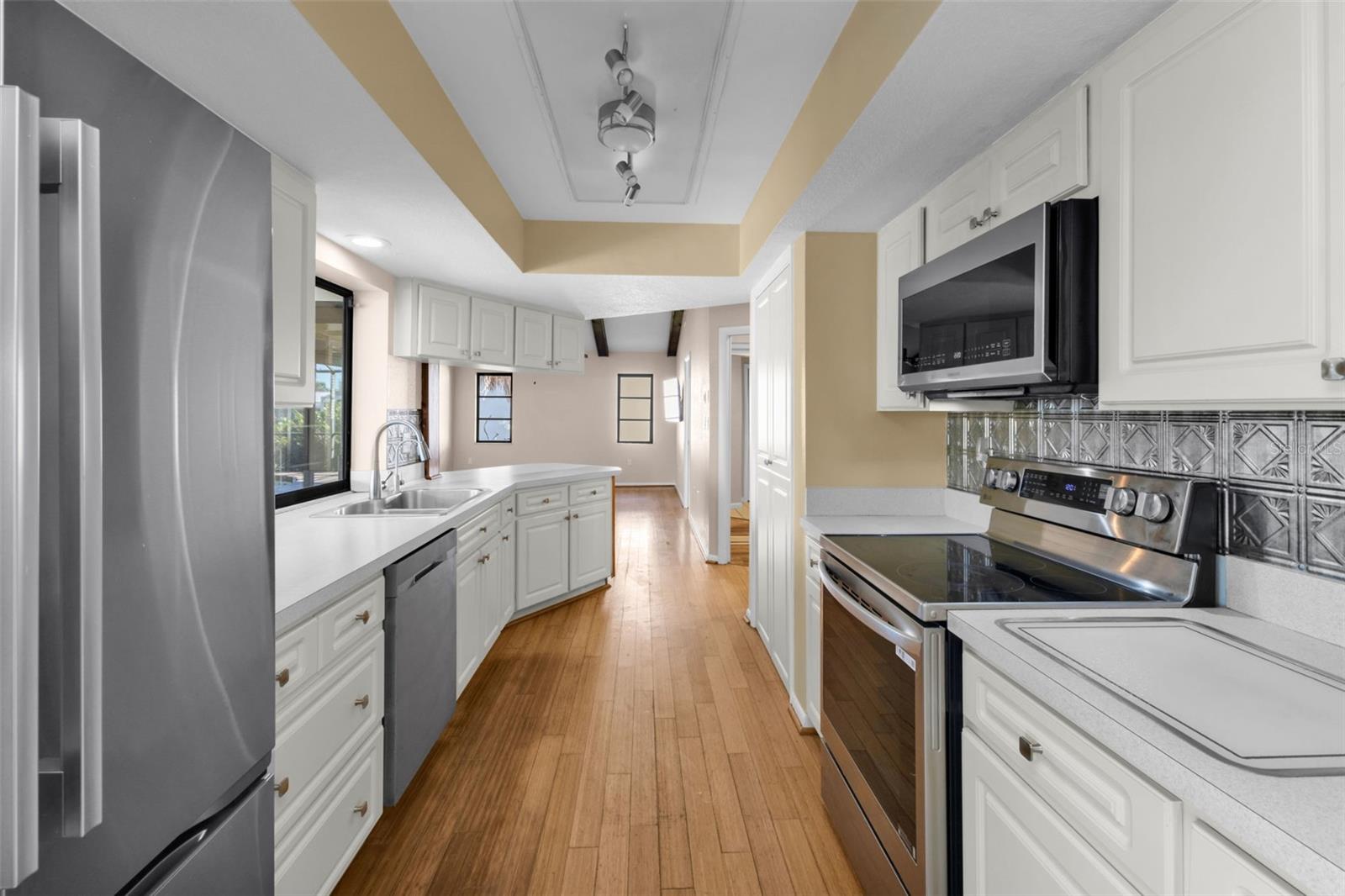 Image 12 of 57 For 271 Bal Harbor Boulevard