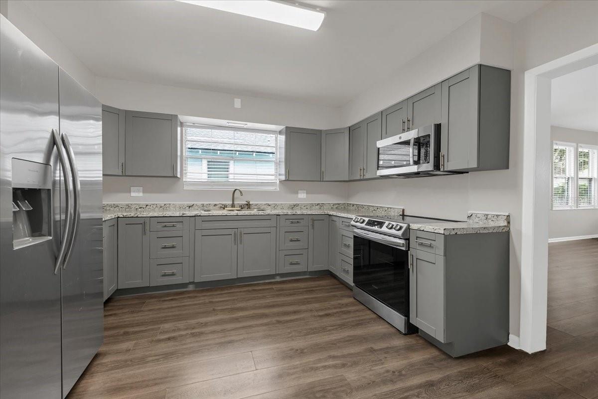 Listing photo id 8 for 3006 13th Street