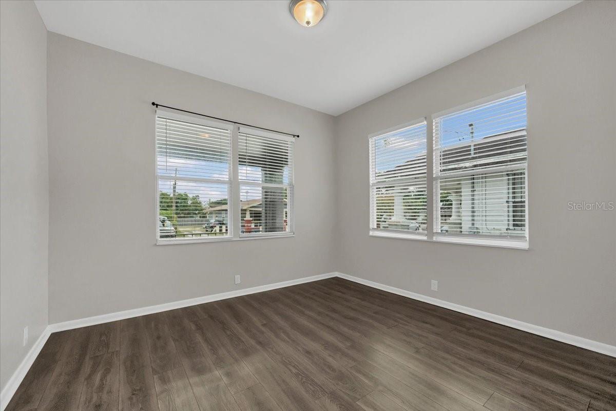 Listing photo id 10 for 3006 13th Street