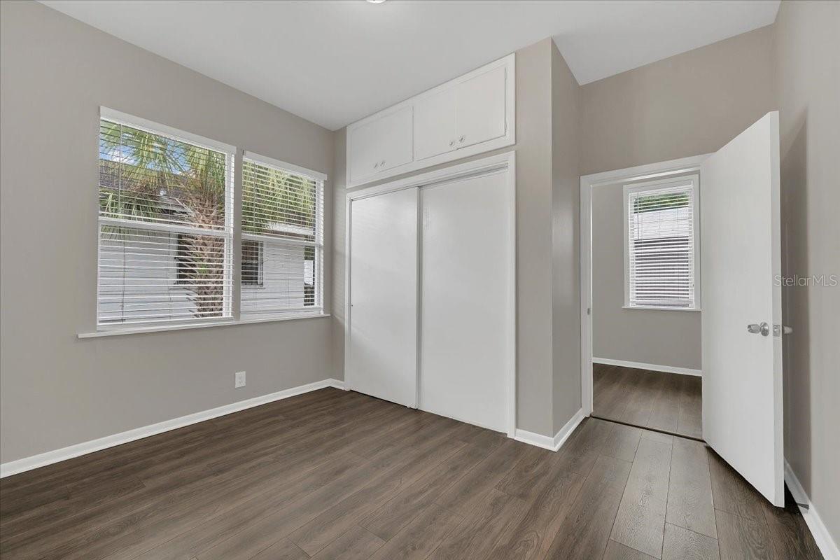 Listing photo id 13 for 3006 13th Street