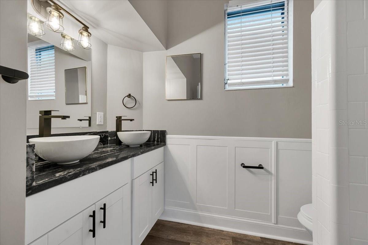 Listing photo id 16 for 3006 13th Street