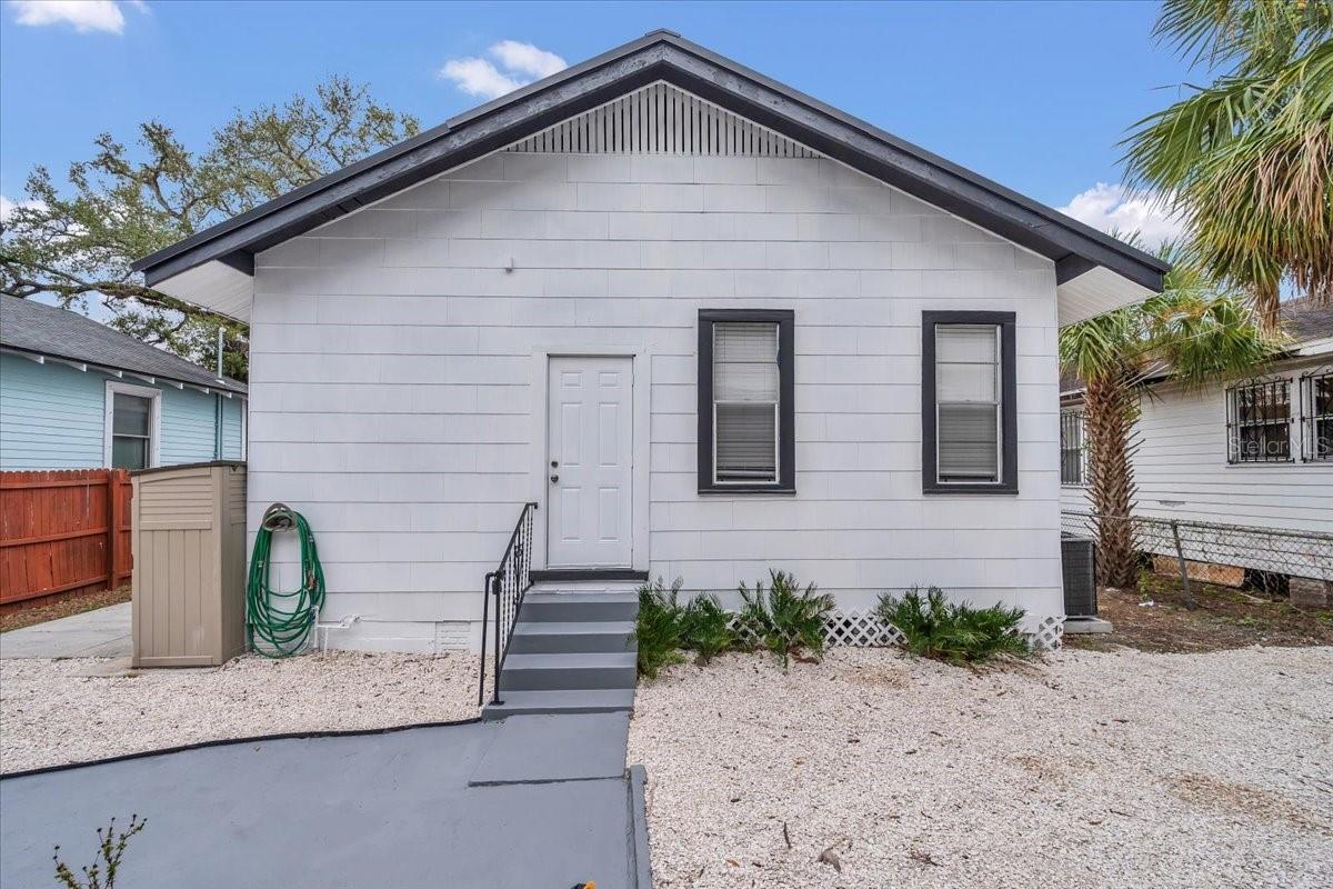 Listing photo id 19 for 3006 13th Street