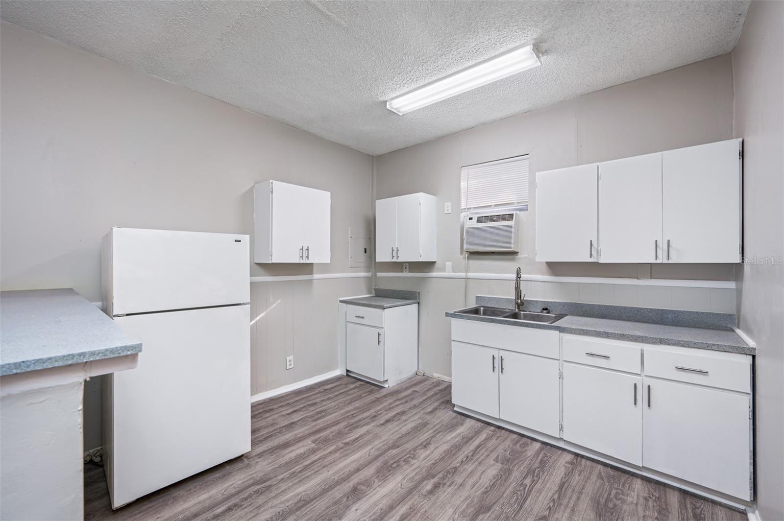 Listing photo id 26 for 3006 13th Street