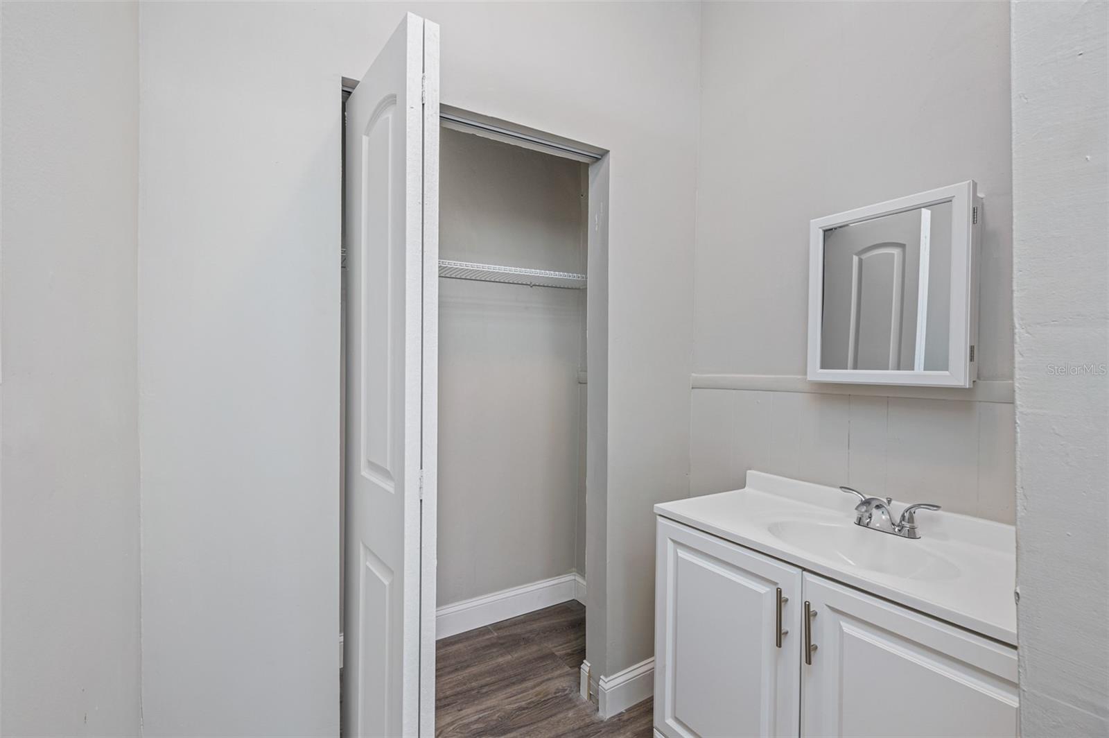 Listing photo id 27 for 3006 13th Street