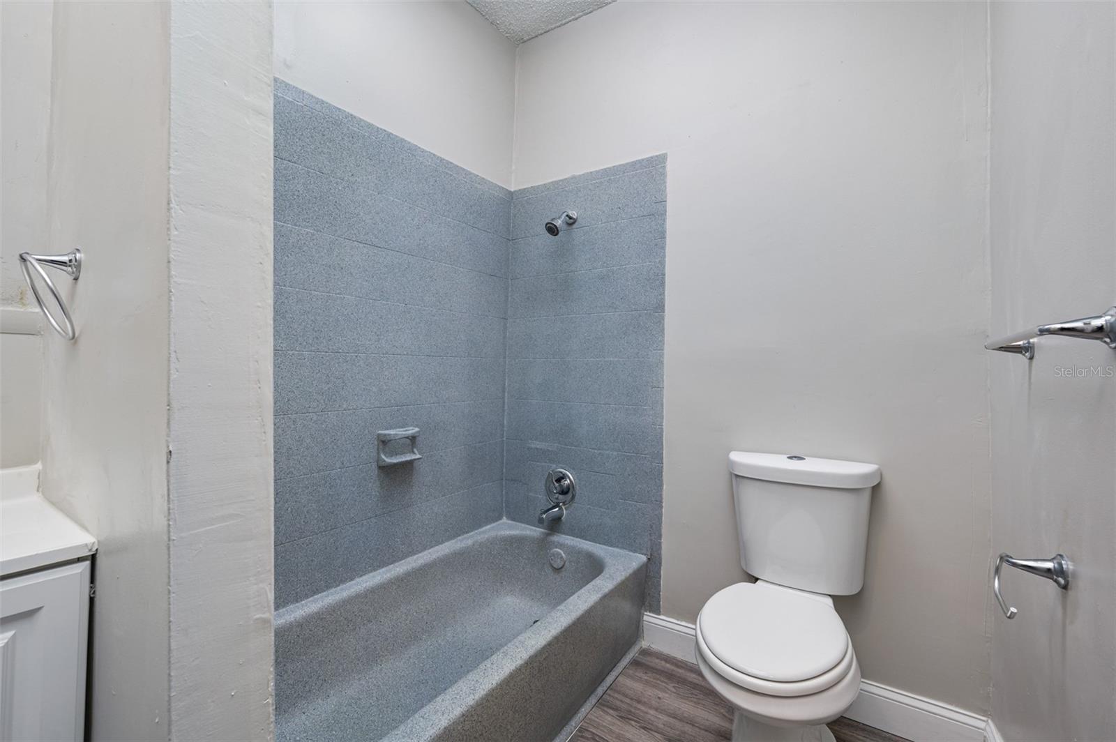 Listing photo id 28 for 3006 13th Street