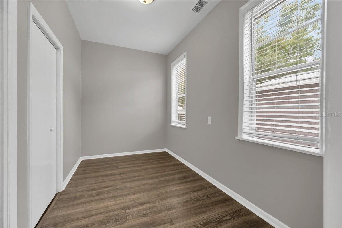 Listing photo id 31 for 3006 13th Street