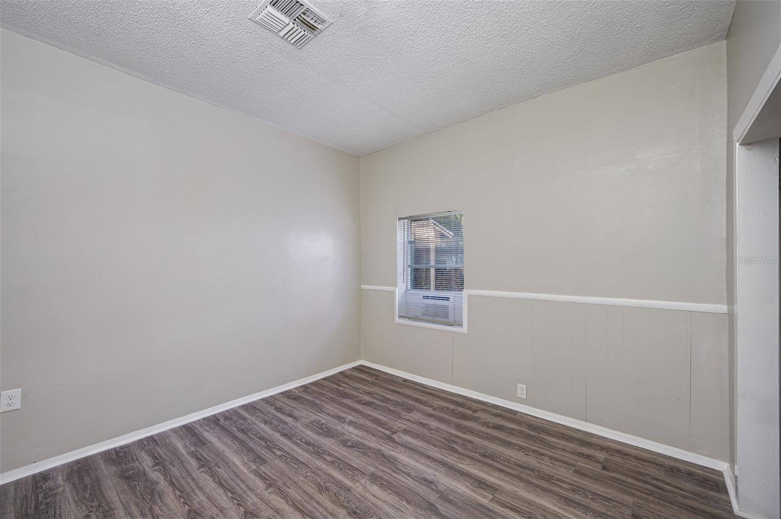 Listing photo id 33 for 3006 13th Street