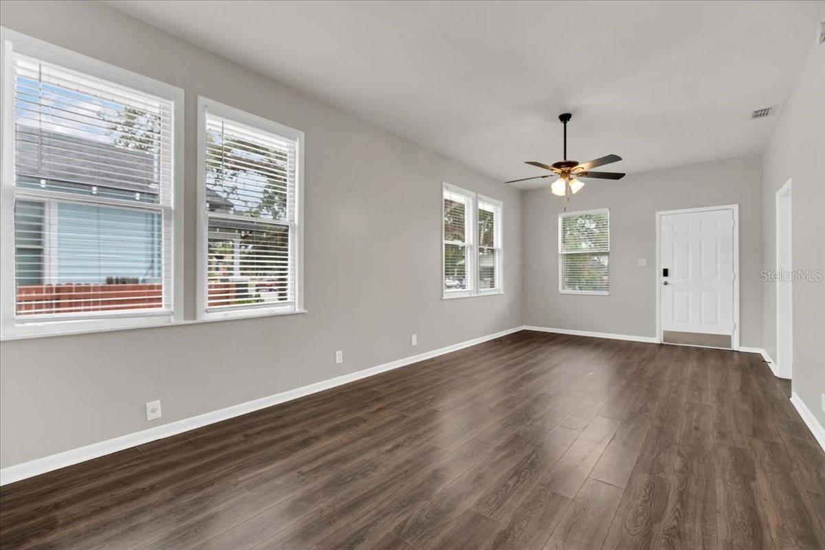 Listing photo id 2 for 3006 13th Street