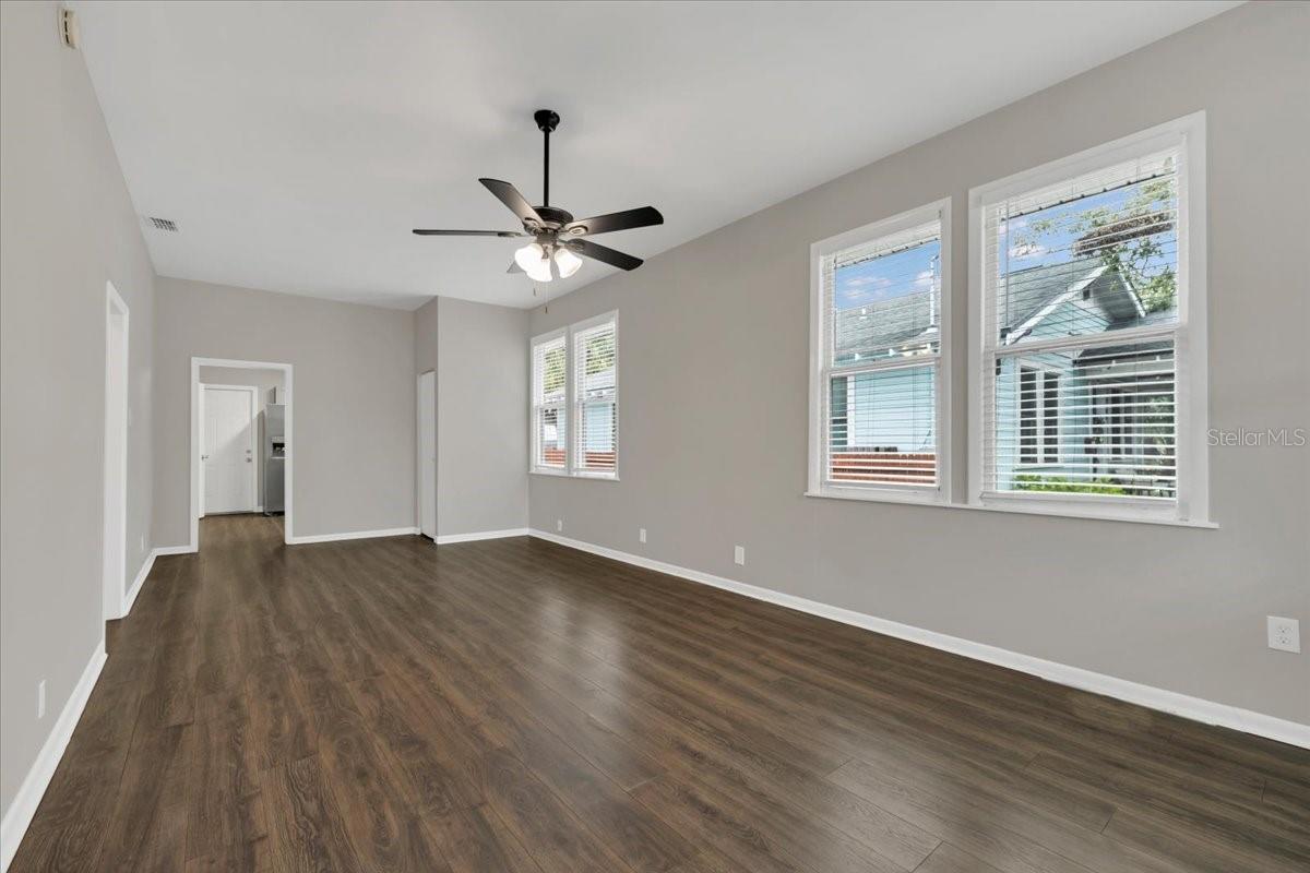 Listing photo id 3 for 3006 13th Street