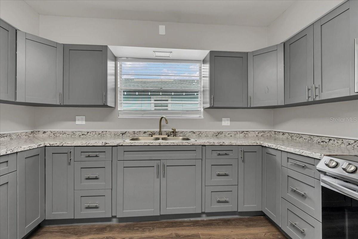 Listing photo id 4 for 3006 13th Street