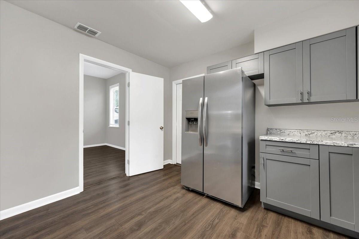 Listing photo id 5 for 3006 13th Street