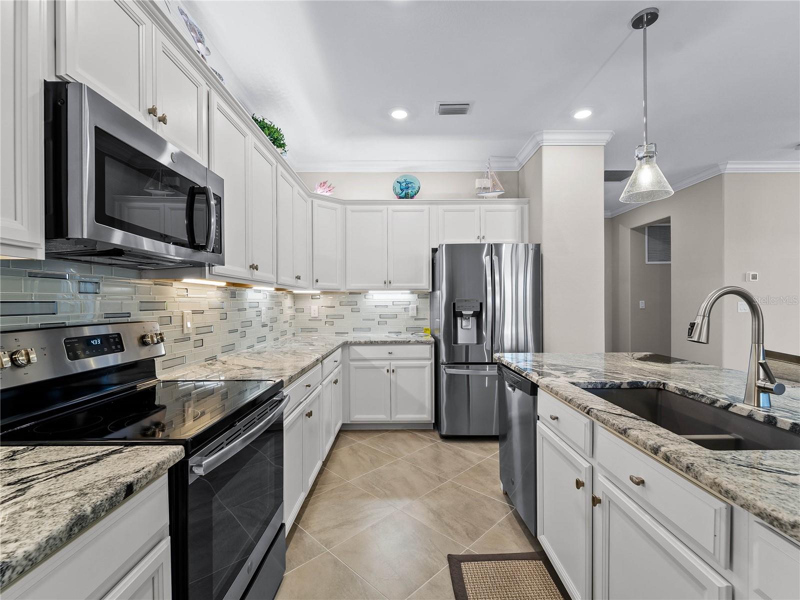 Image 19 of 71 For 15033 Spanish Point Drive