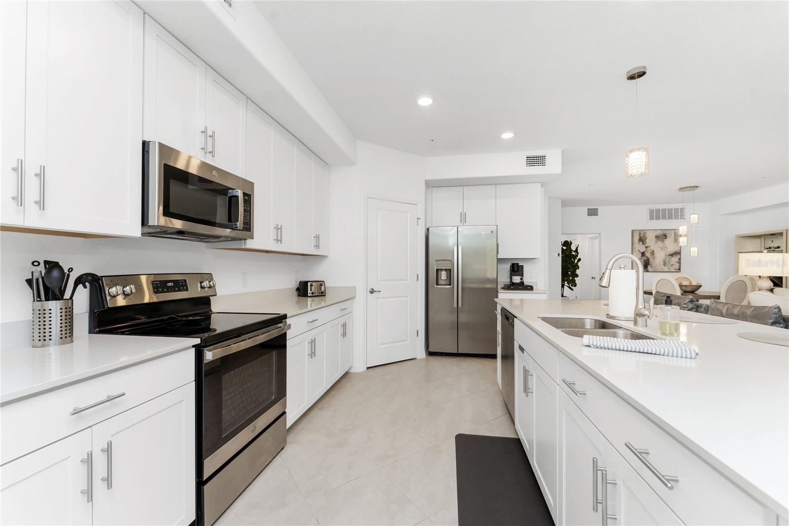 Image 10 of 41 For 14673 Sycamore Court 3512