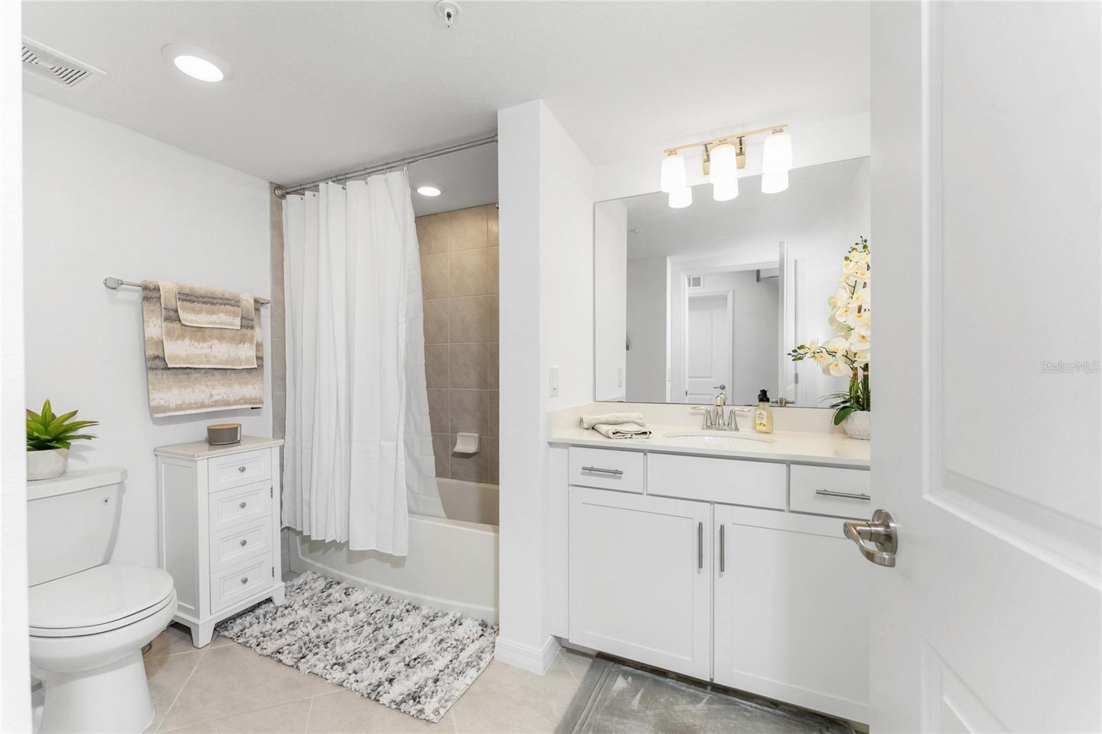 Image 21 of 41 For 14673 Sycamore Court 3512