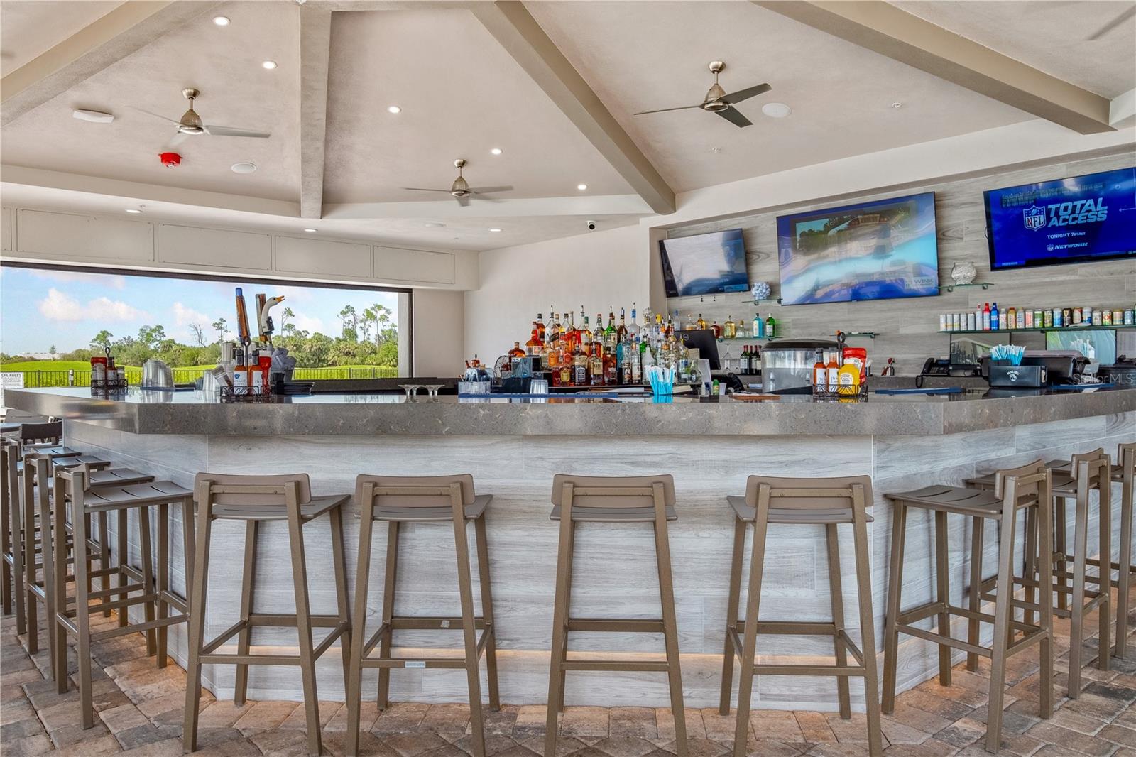 Image 27 of 41 For 14673 Sycamore Court 3512