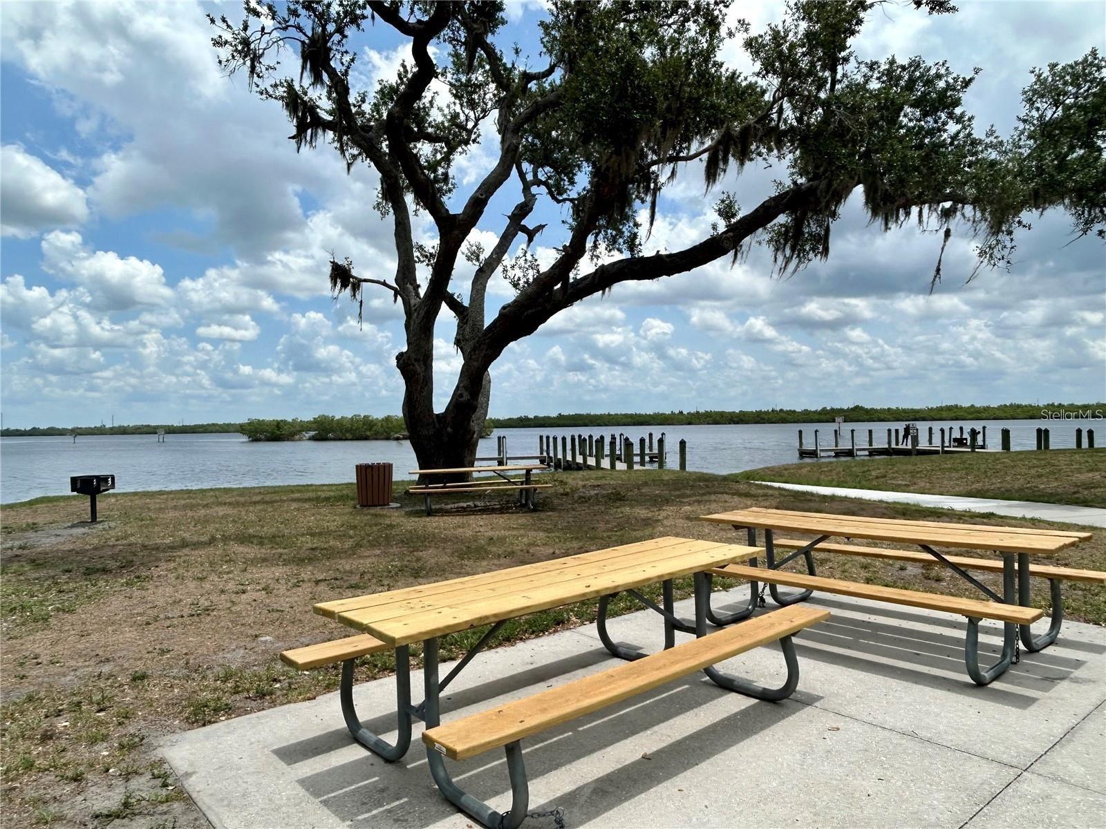 Image 18 of 28 For 3285 Santa Barbara Dr