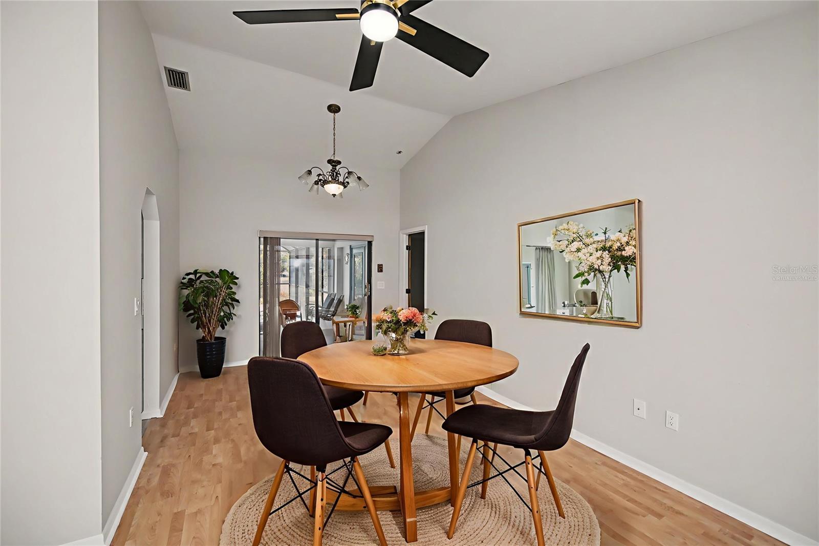 Image 15 of 76 For 1197 Dorchester Street