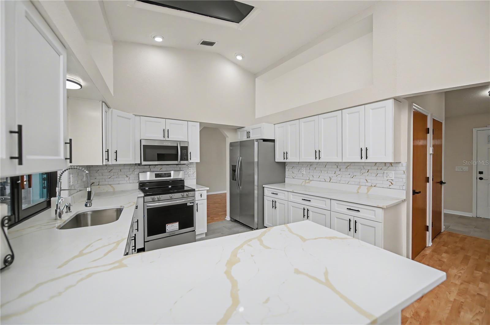 Image 18 of 76 For 1197 Dorchester Street