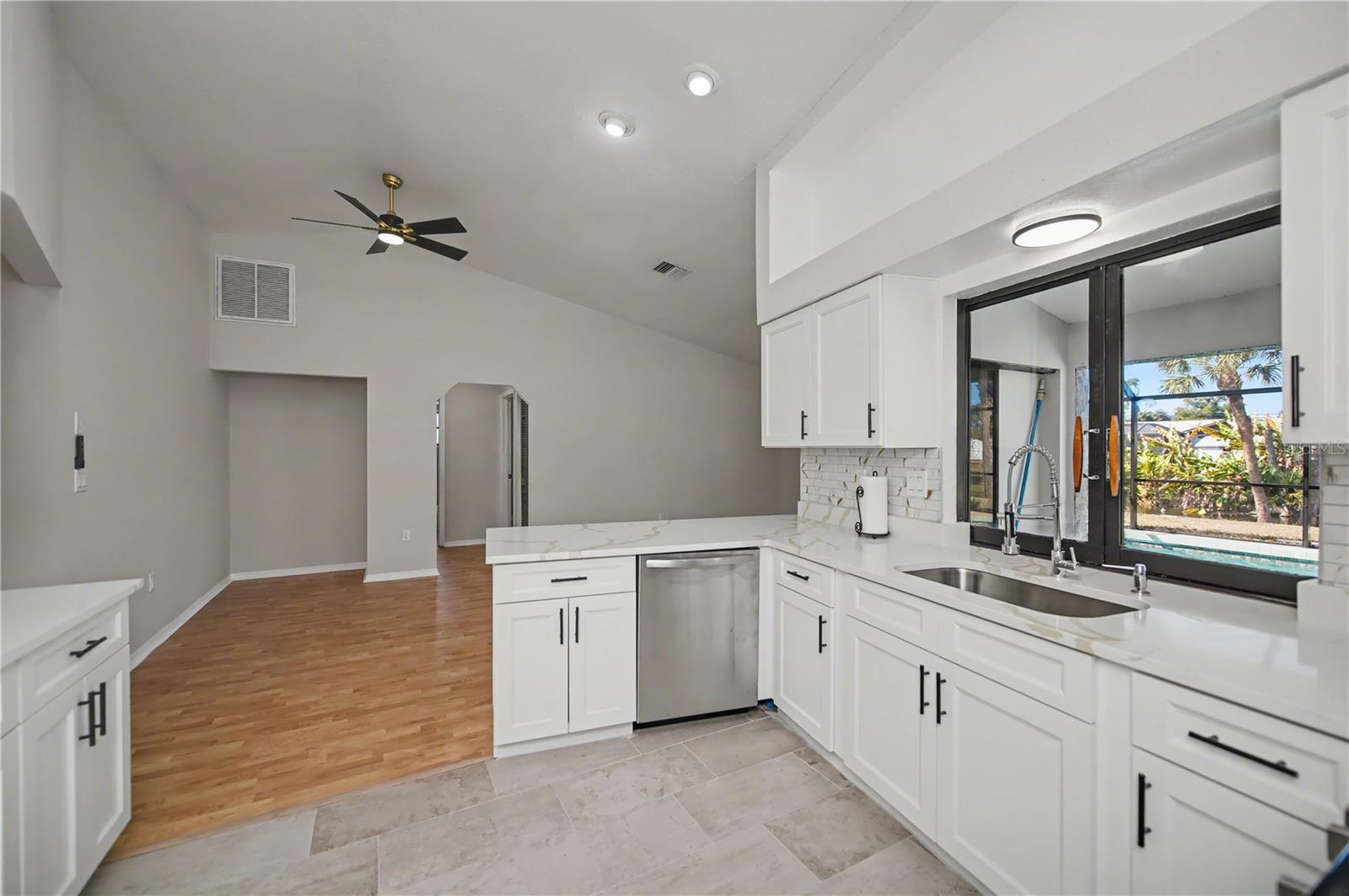 Image 19 of 76 For 1197 Dorchester Street