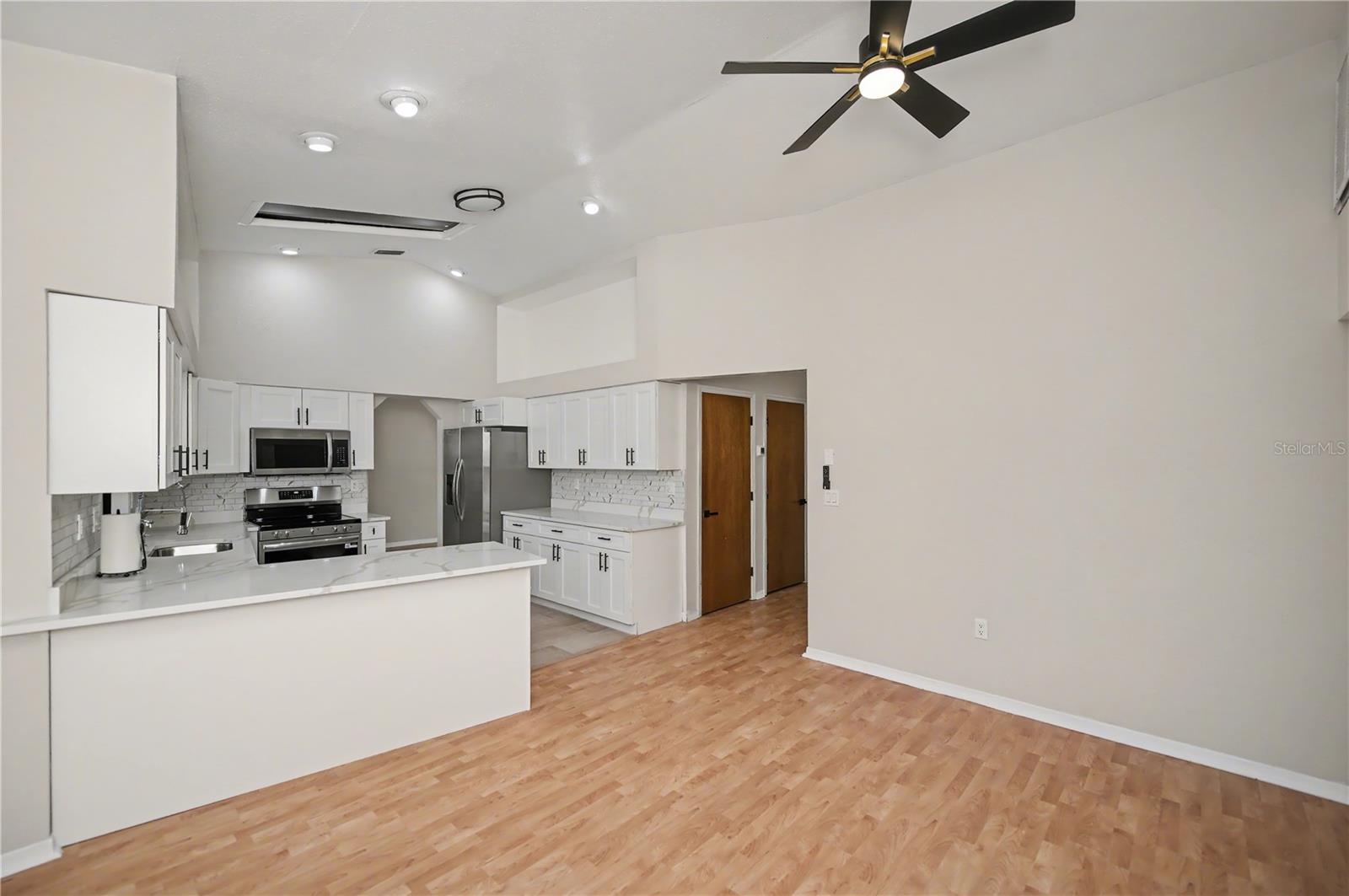 Image 22 of 76 For 1197 Dorchester Street