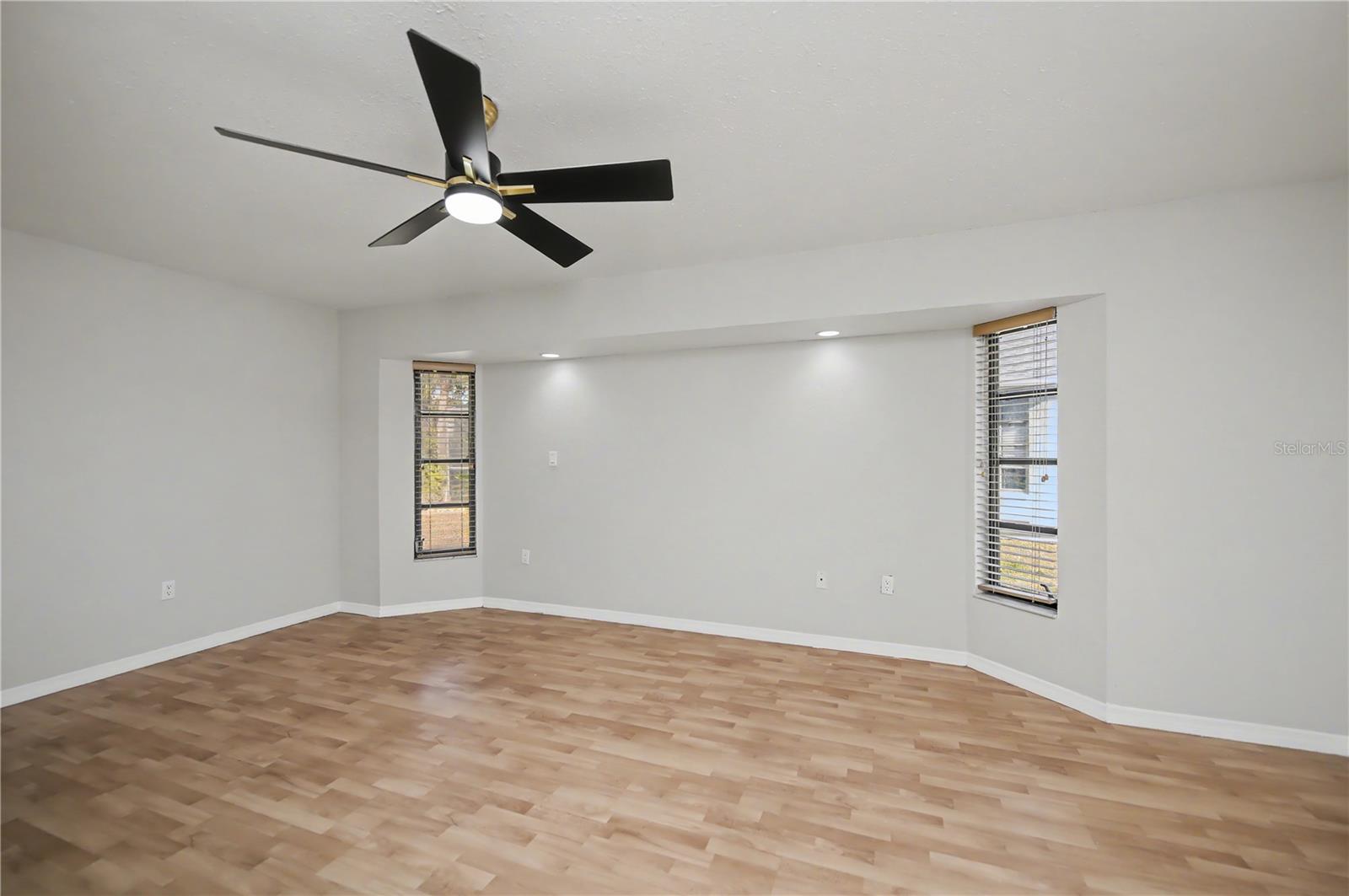 Image 33 of 76 For 1197 Dorchester Street