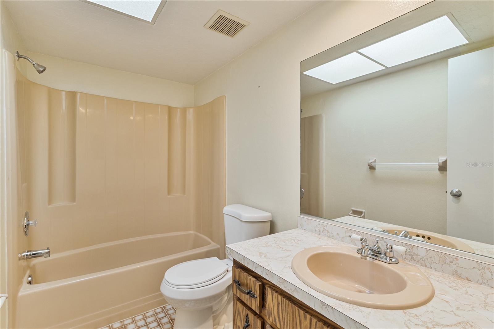 Image 20 of 29 For 51 Boundary Boulevard A