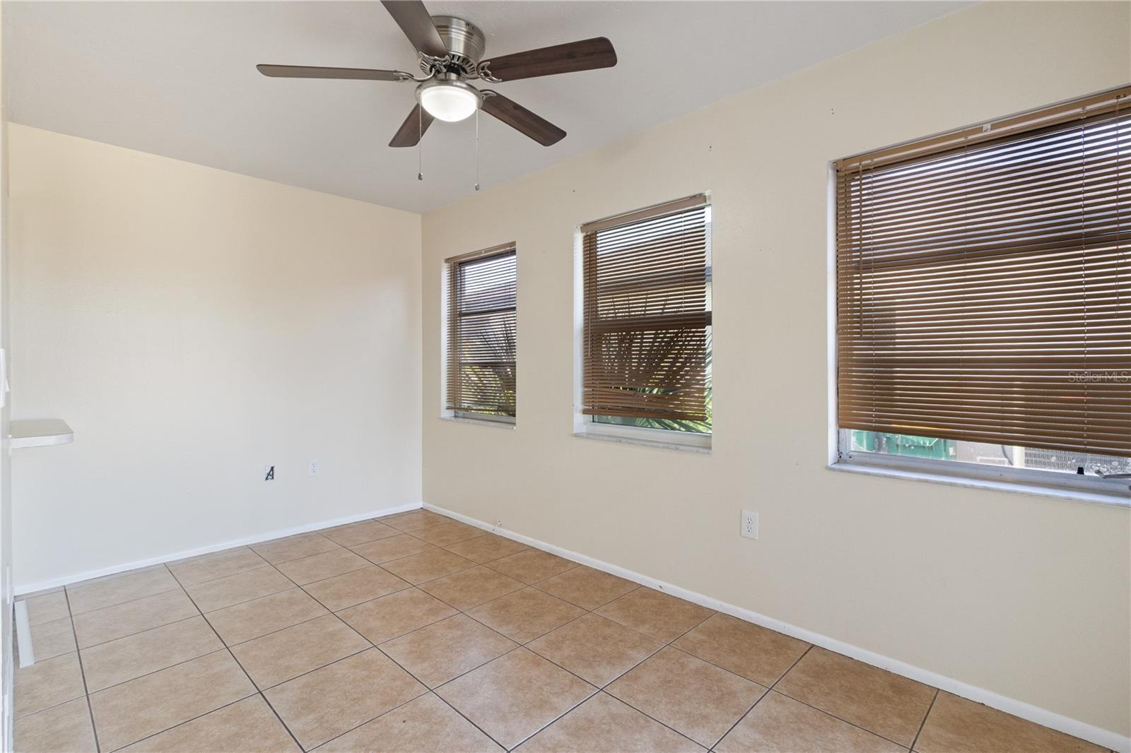 Image 13 of 29 For 51 Boundary Boulevard B