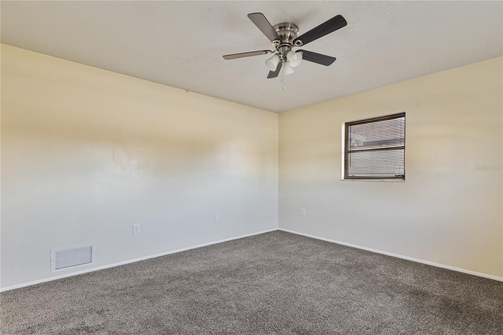 Image 22 of 29 For 51 Boundary Boulevard B