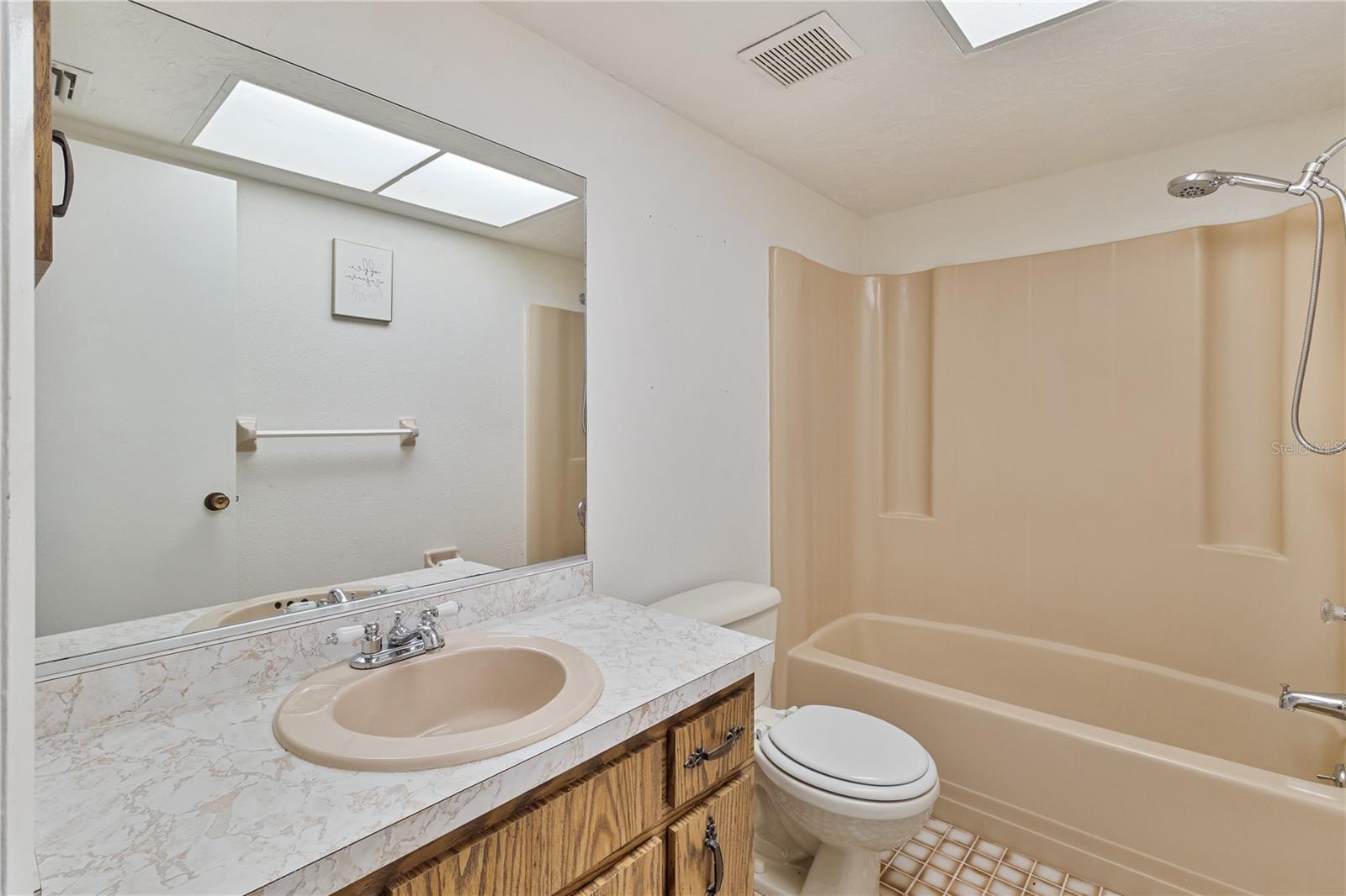 Image 26 of 29 For 51 Boundary Boulevard B