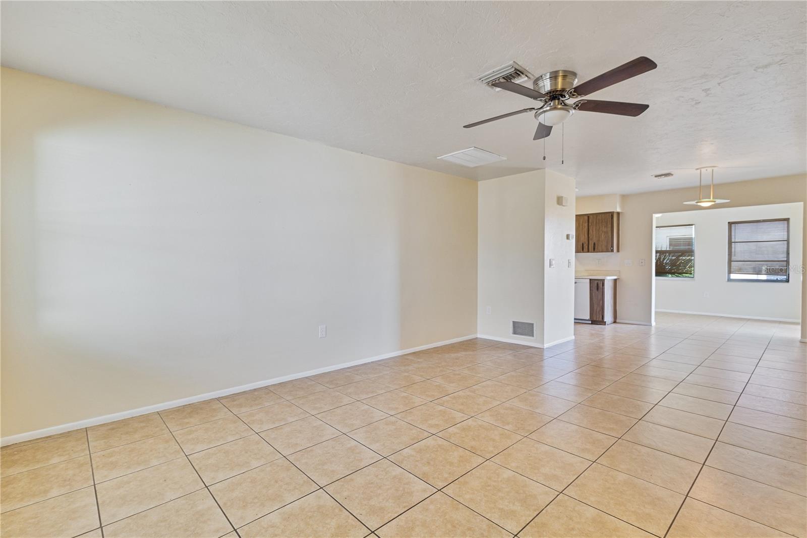 Image 4 of 29 For 51 Boundary Boulevard B