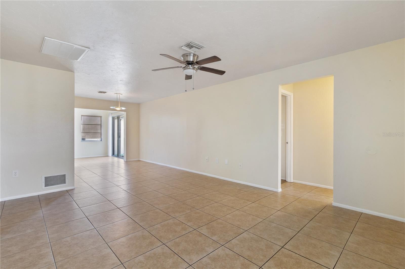 Image 5 of 29 For 51 Boundary Boulevard B