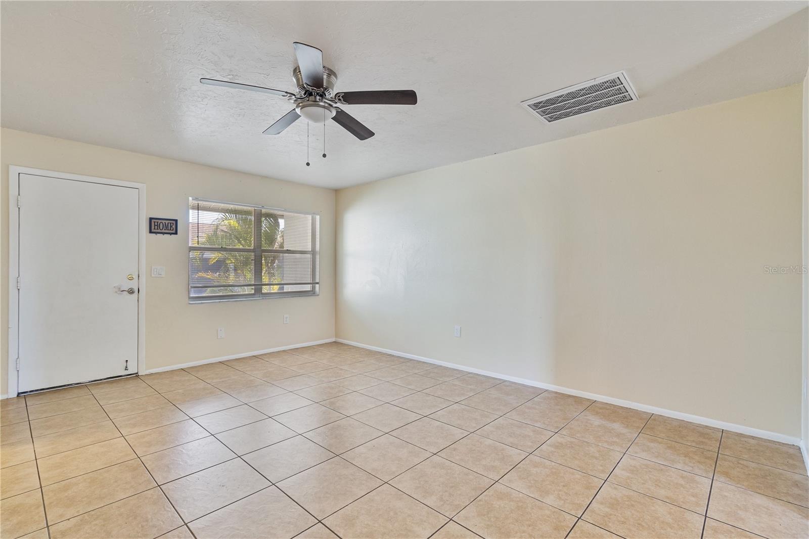 Image 7 of 29 For 51 Boundary Boulevard B