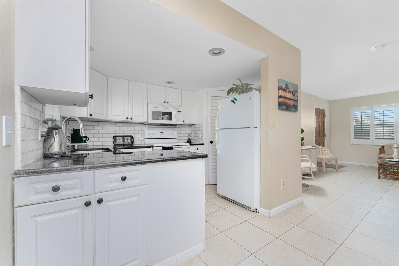 Image 17 of 36 For 4158 Tamiami Trail H5