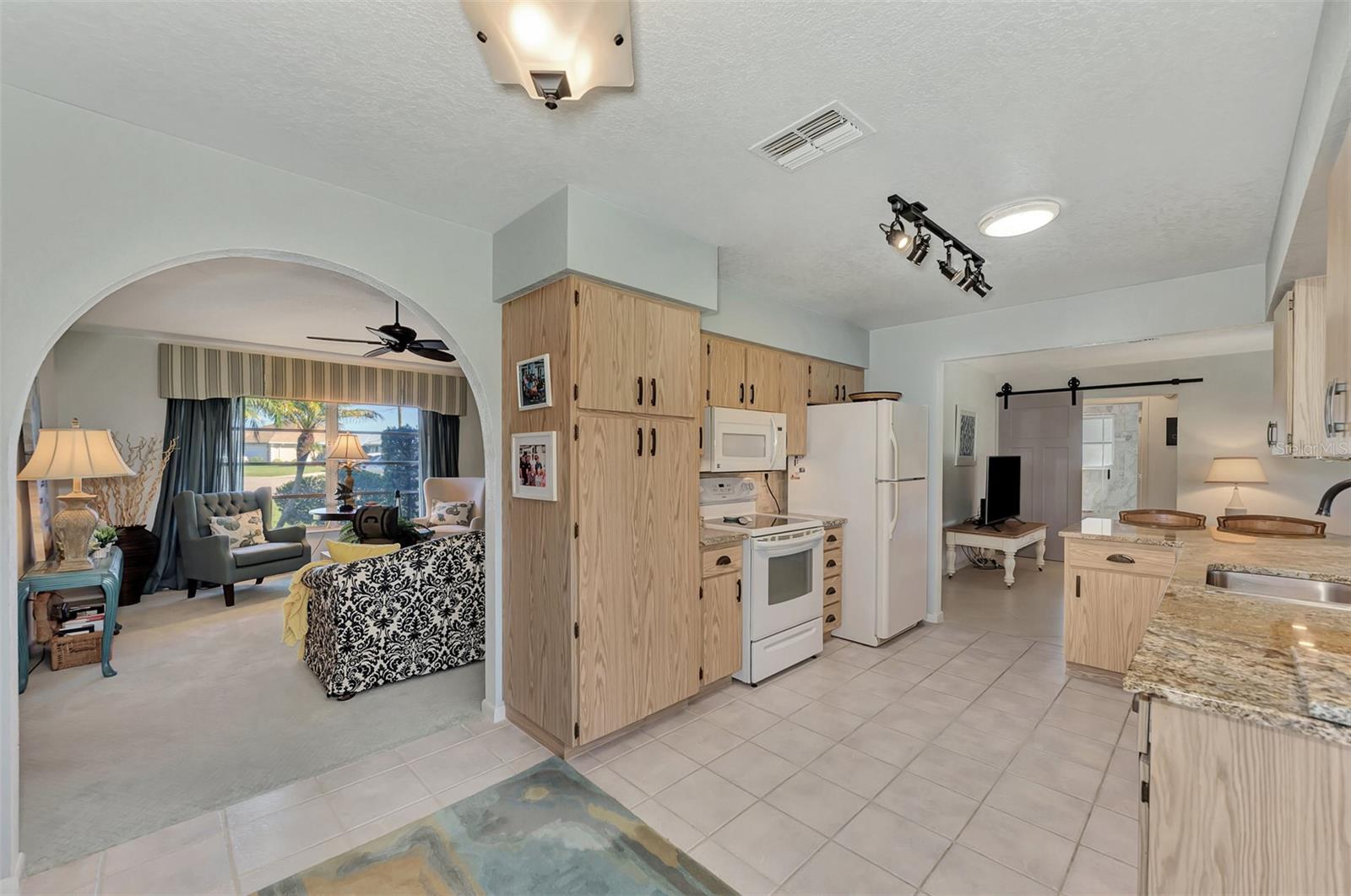 Listing photo id 12 for 2233 Yeoman Court