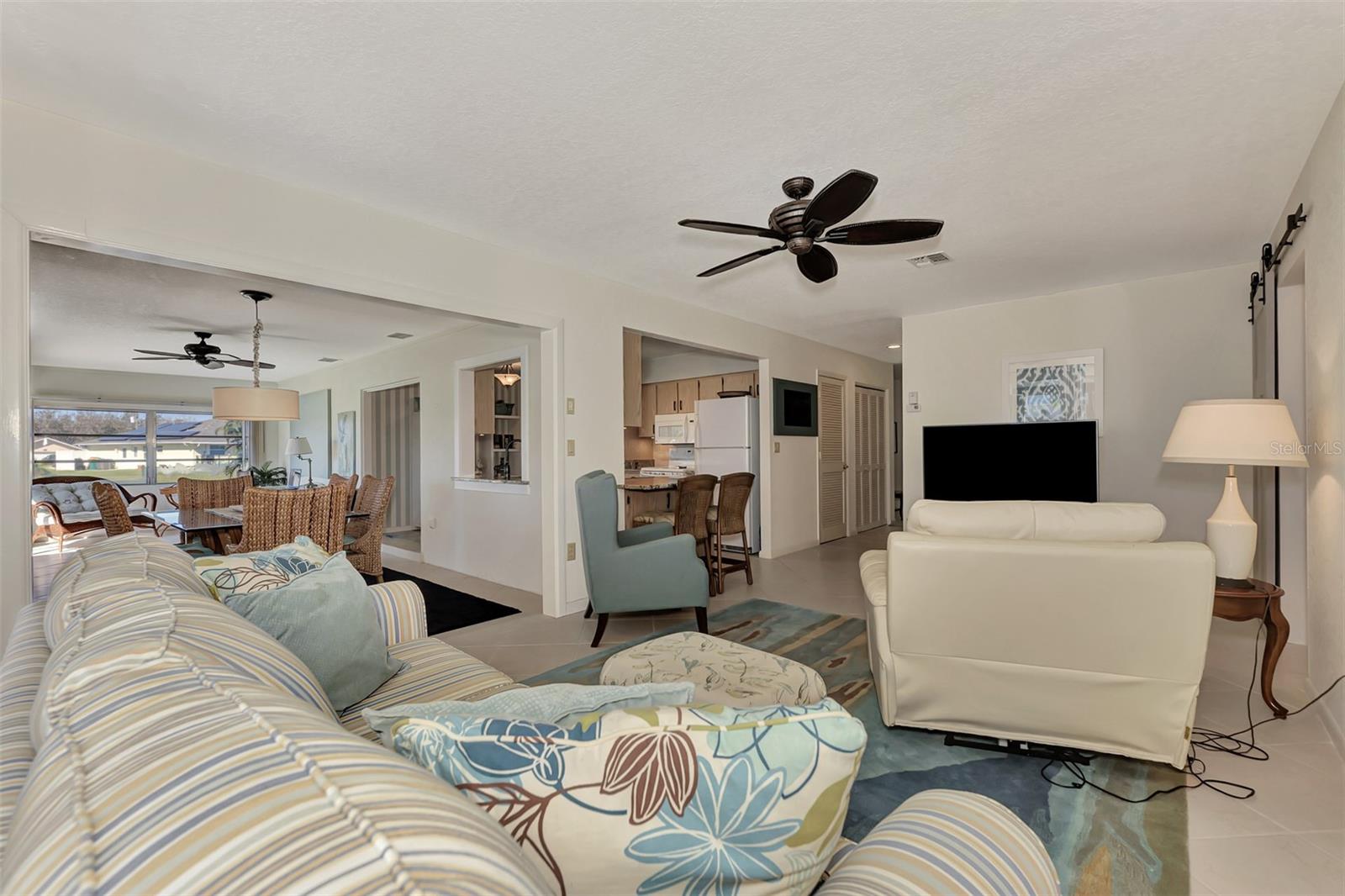 Listing photo id 21 for 2233 Yeoman Court