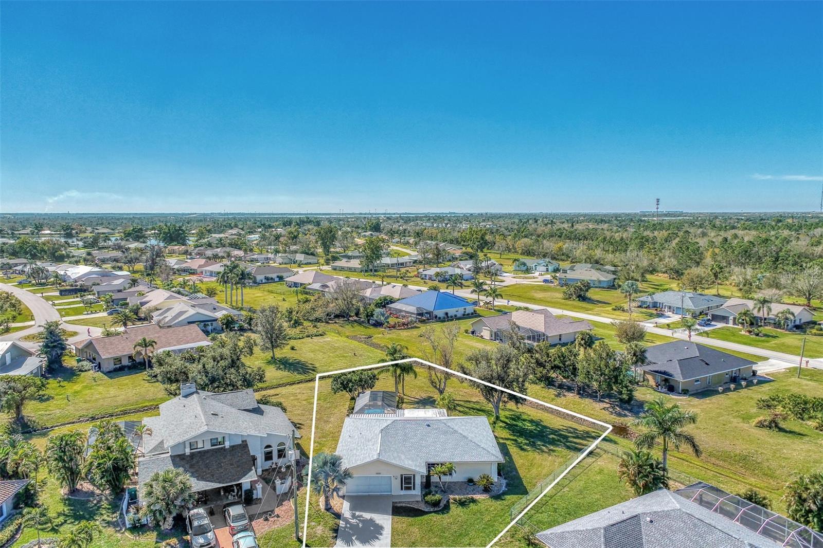 Listing photo id 1 for 2233 Yeoman Court