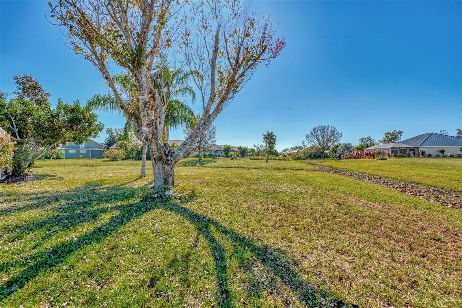 Listing photo id 43 for 2233 Yeoman Court