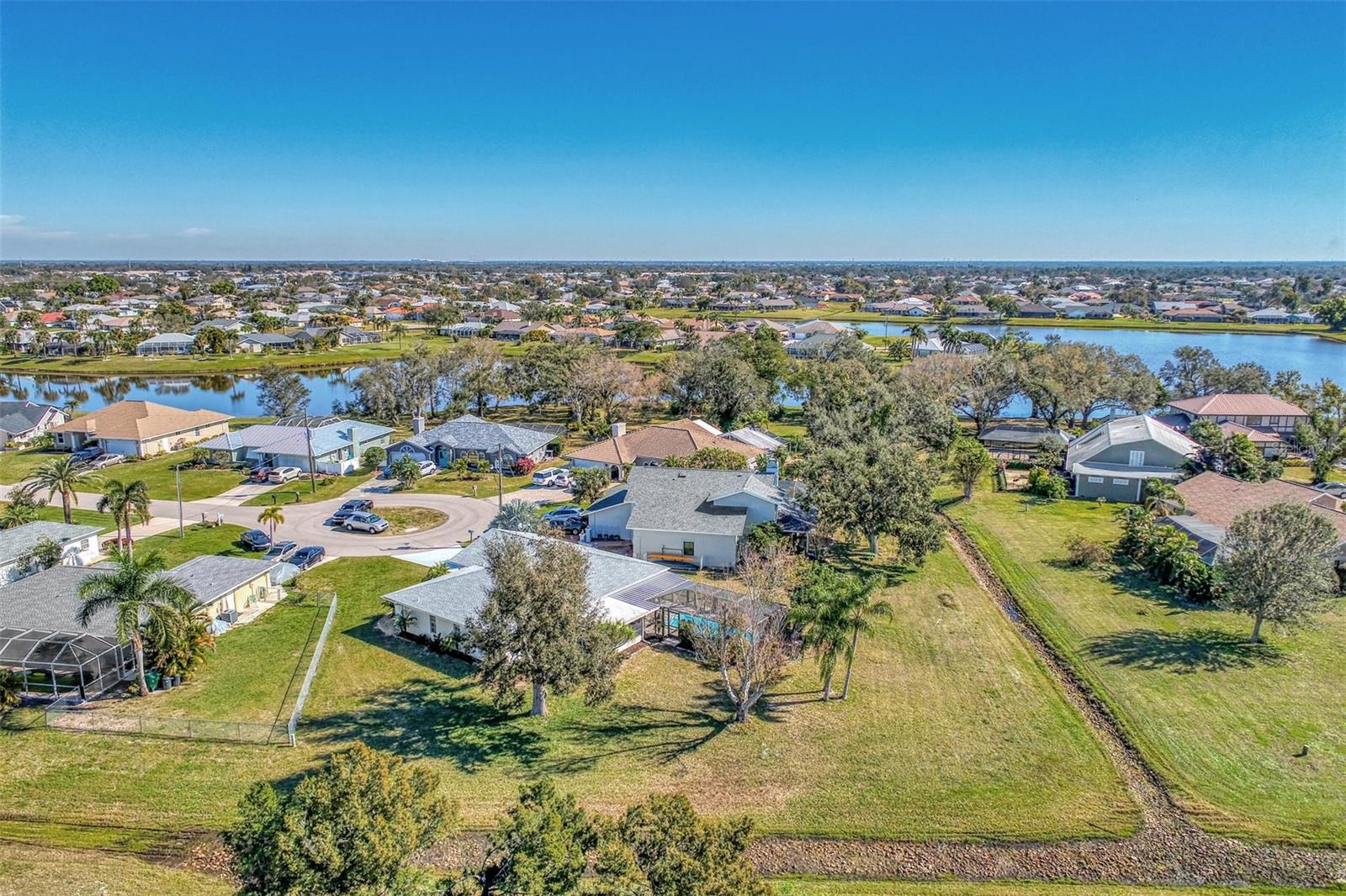 Listing photo id 47 for 2233 Yeoman Court