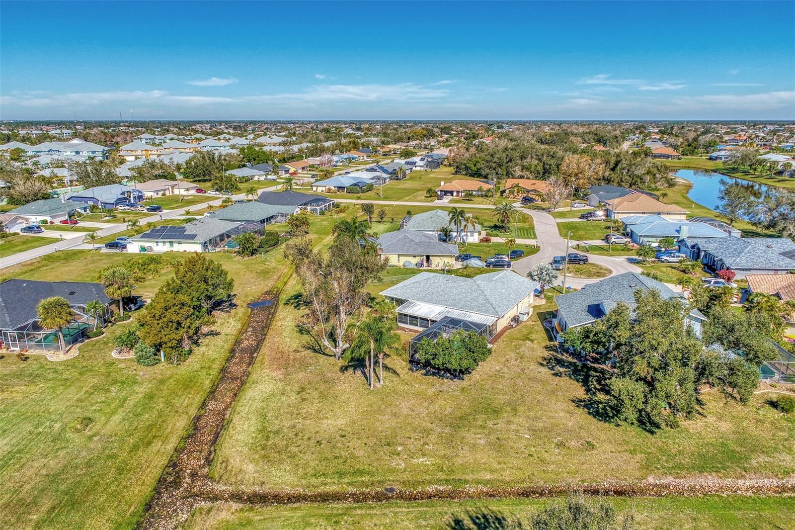 Listing photo id 50 for 2233 Yeoman Court