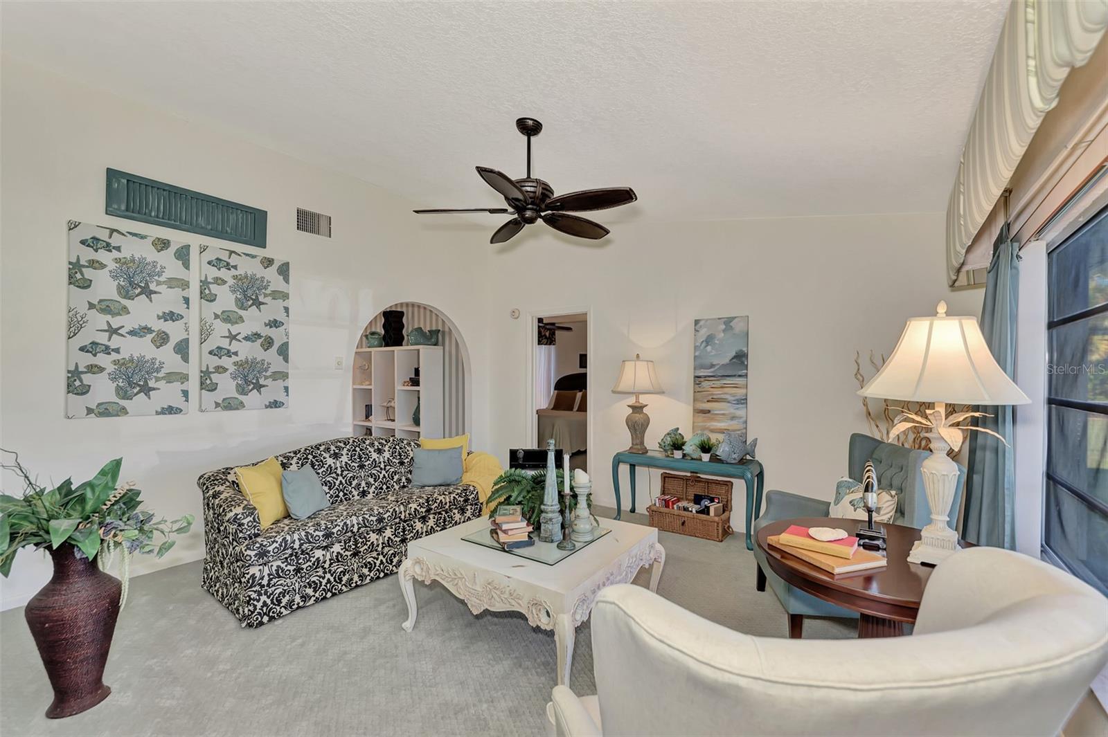 Listing photo id 6 for 2233 Yeoman Court