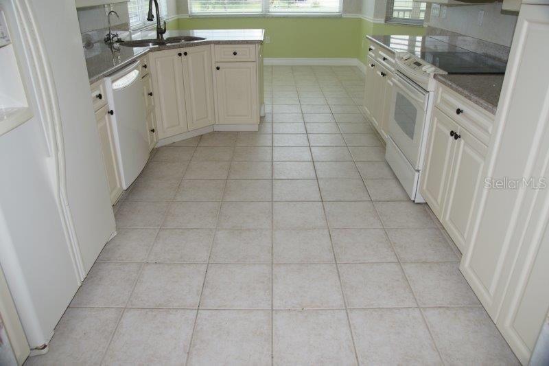 Image 10 of 27 For 268 Lewis Circle 121