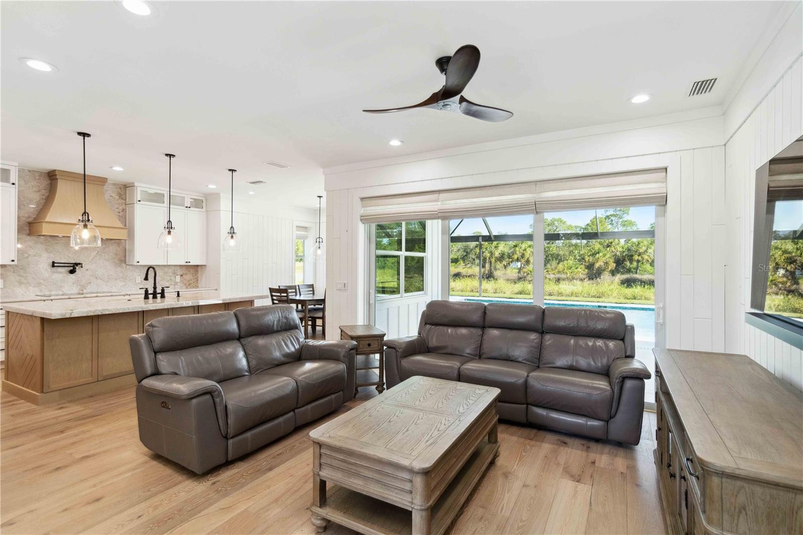 Image 12 of 93 For 2154 Azure Road