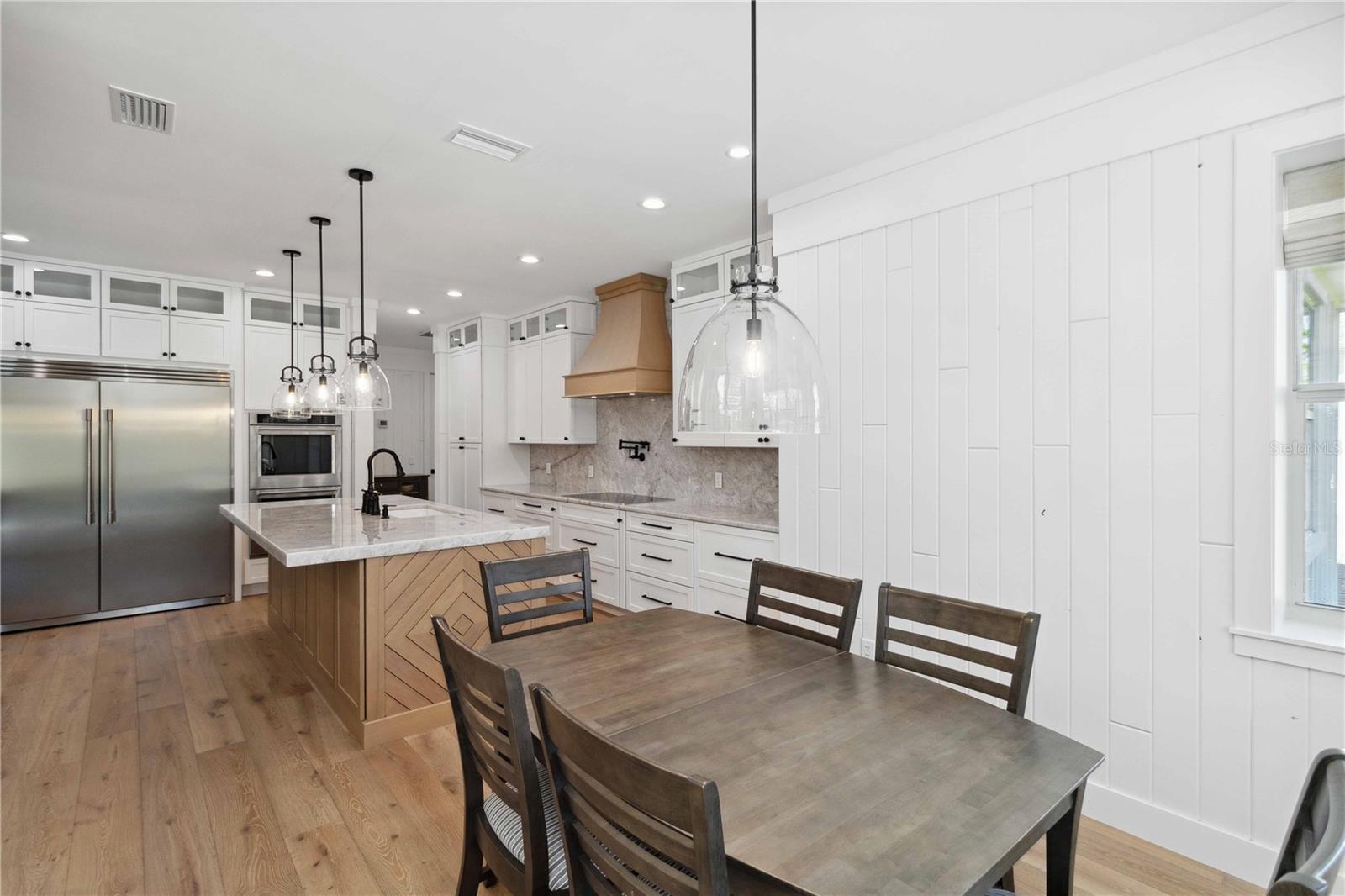 Image 20 of 93 For 2154 Azure Road