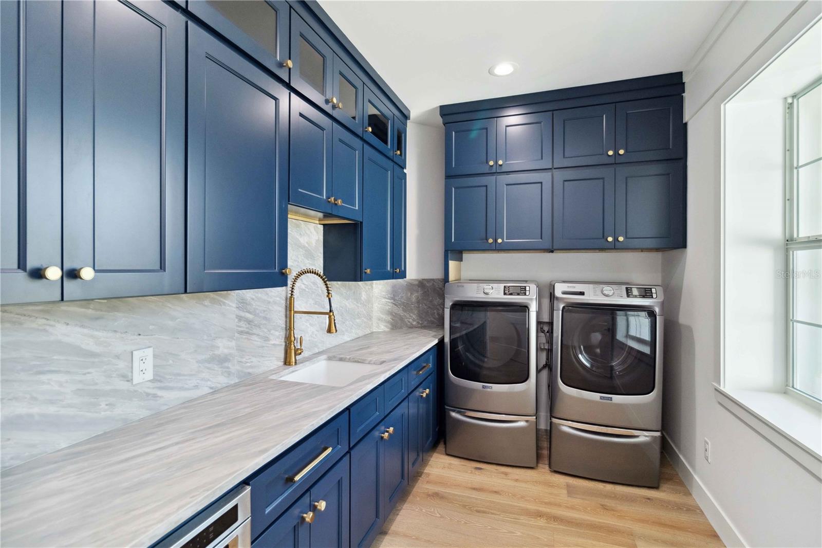 Image 24 of 93 For 2154 Azure Road